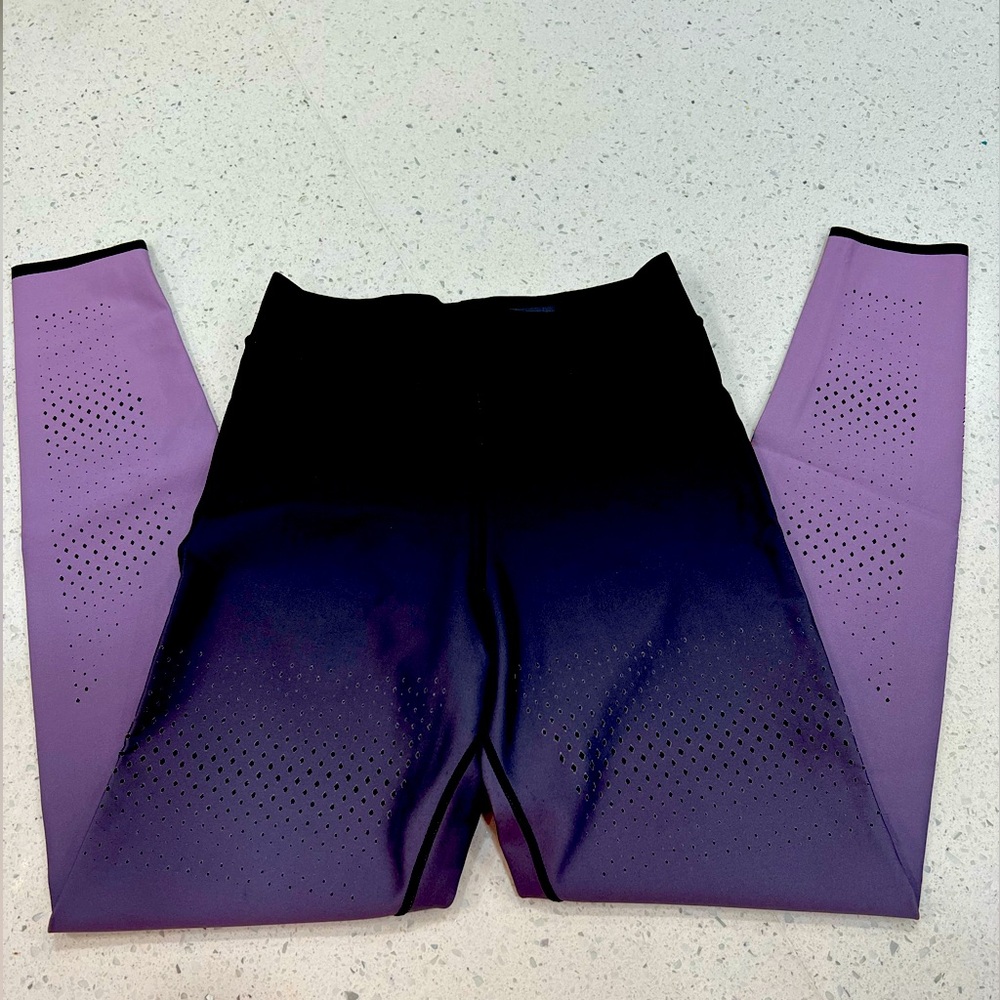 Ultracor leggings with hole cutout design